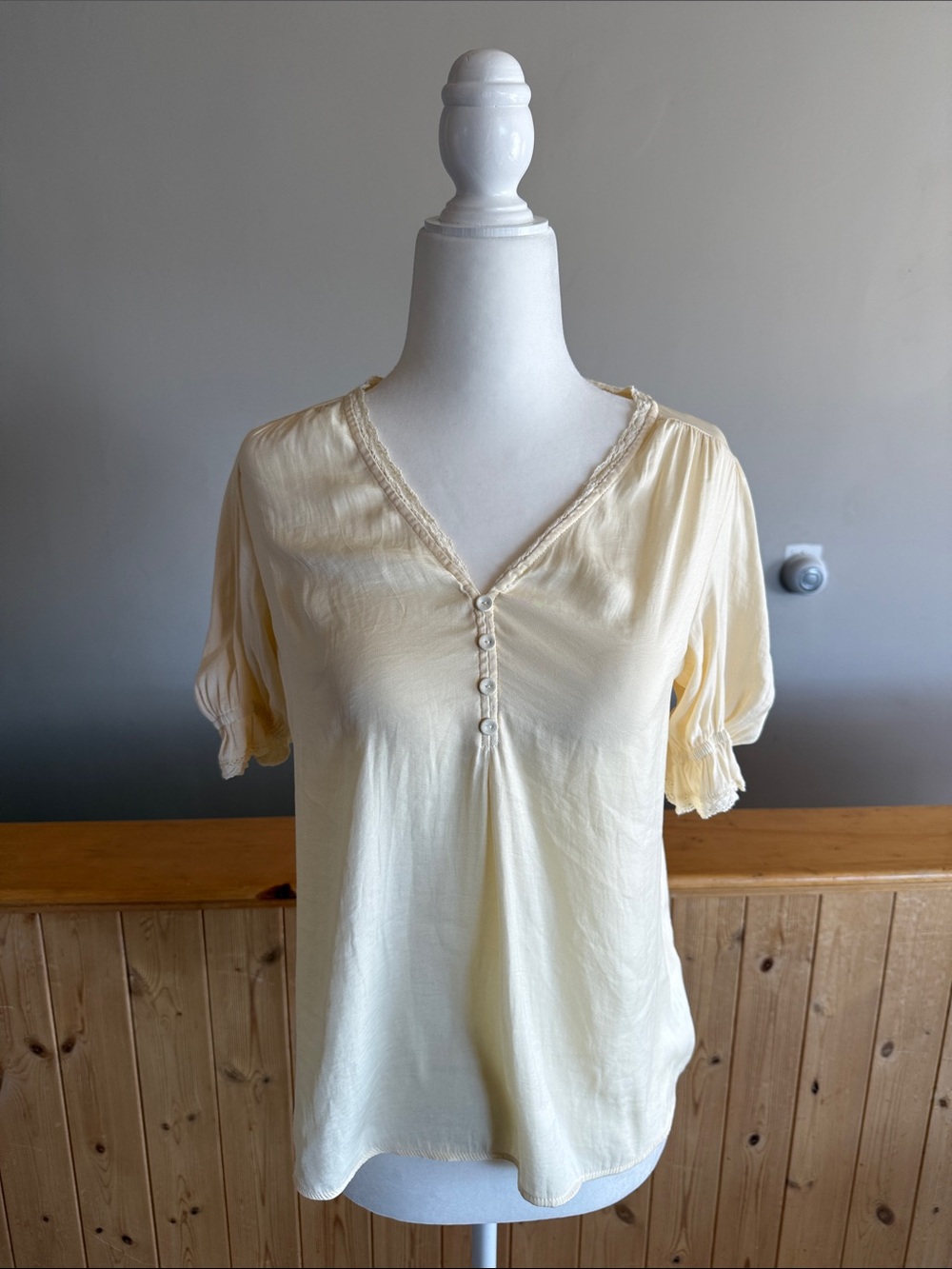 cupcakes & cashmere Pale Yellow V-Neck Short Sleeve Blouse